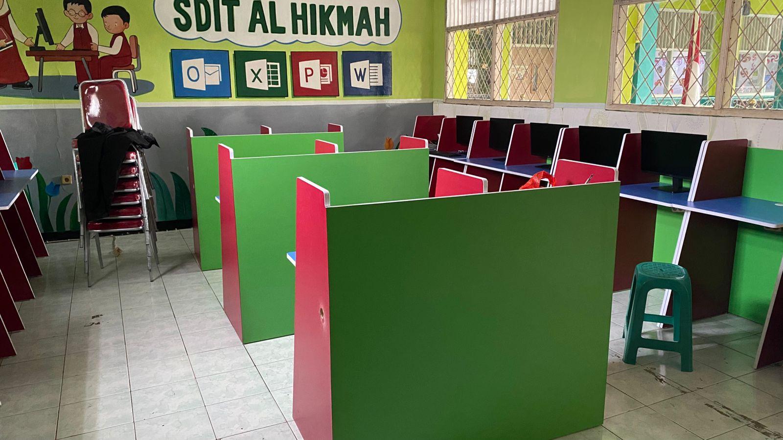 Meja komputer @SDIT Al hikmah Tangerang